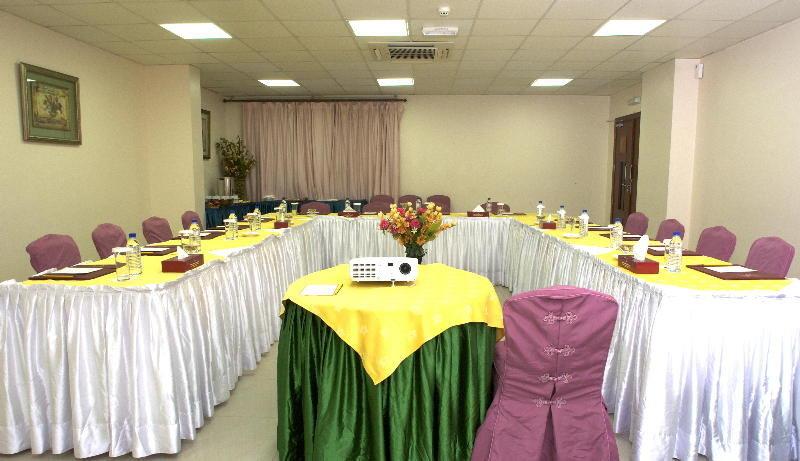Safeer Plaza Hotel Muskat Bagian luar foto