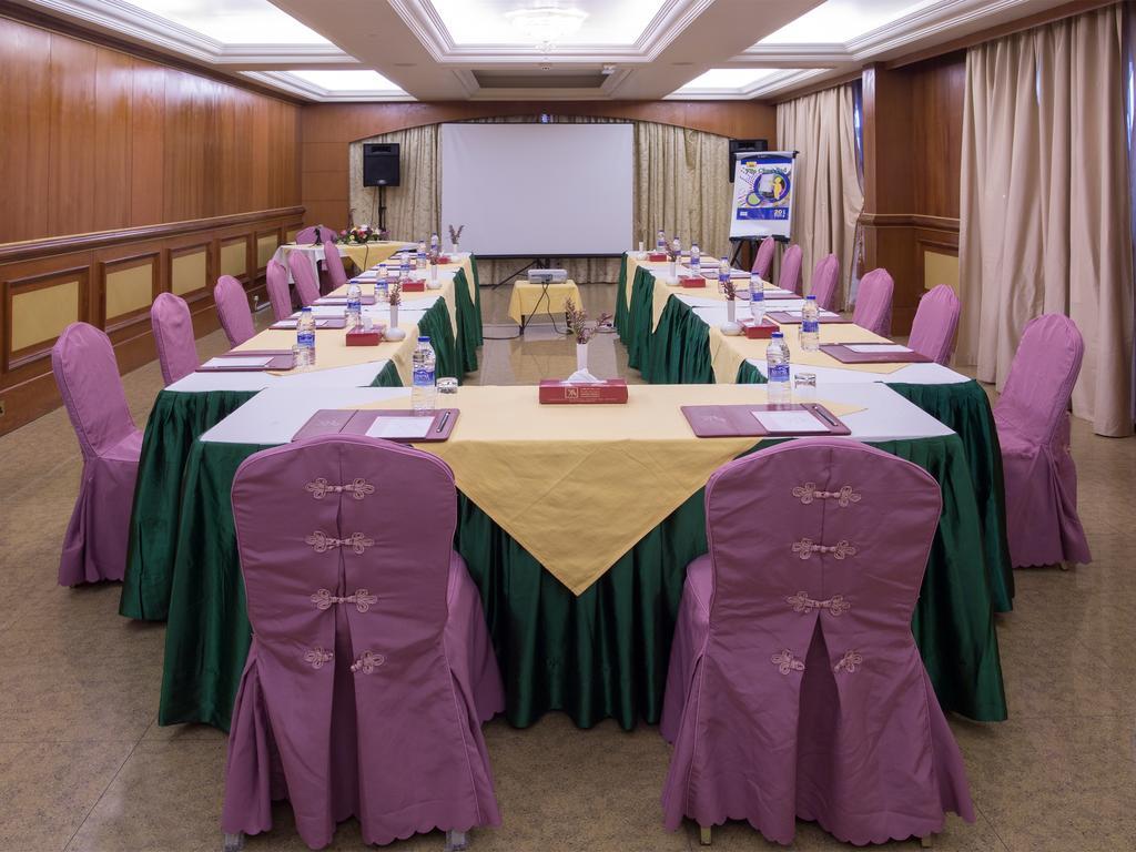 Safeer Plaza Hotel Muskat Bagian luar foto