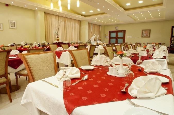 Safeer Plaza Hotel Muskat Bagian luar foto