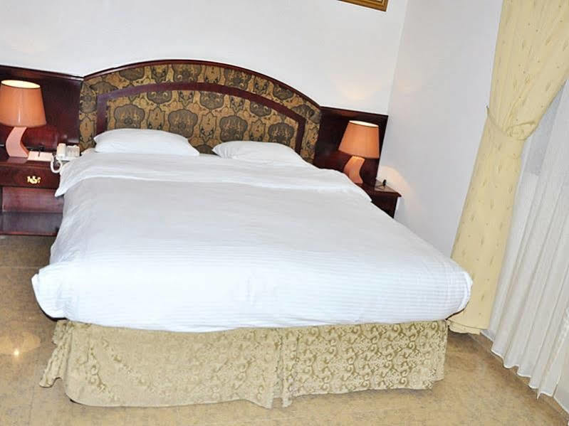 Safeer Plaza Hotel Muskat Bagian luar foto