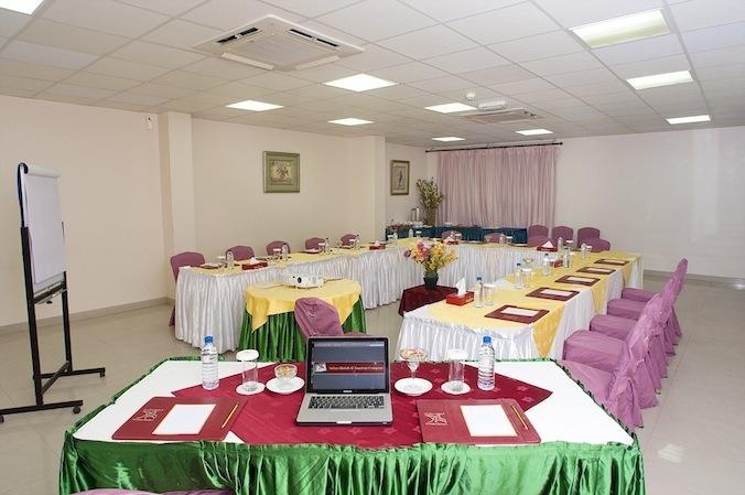 Safeer Plaza Hotel Muskat Bagian luar foto